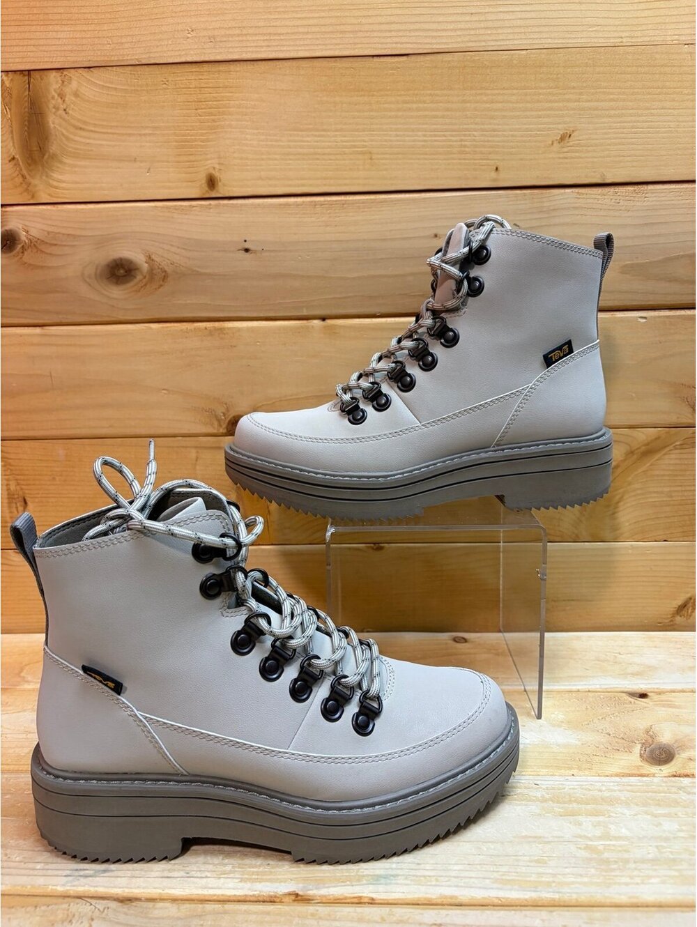 Like New Teva Midform Lace Up Swan Water Resistant Boots - Womens size 6